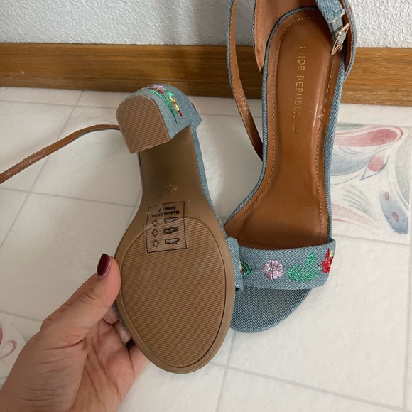 Heels - Picture 5 of 6